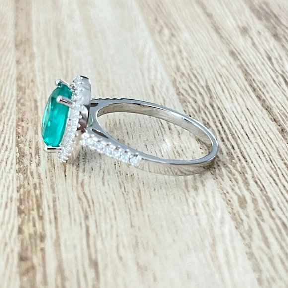 Oval Simulated Emerald Halo Ring - 925 Sterling Silver - Picture 2 of 5